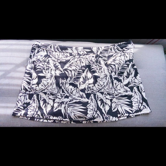 Catalina women’s skirted bottom swimwear - Picture 4 of 9